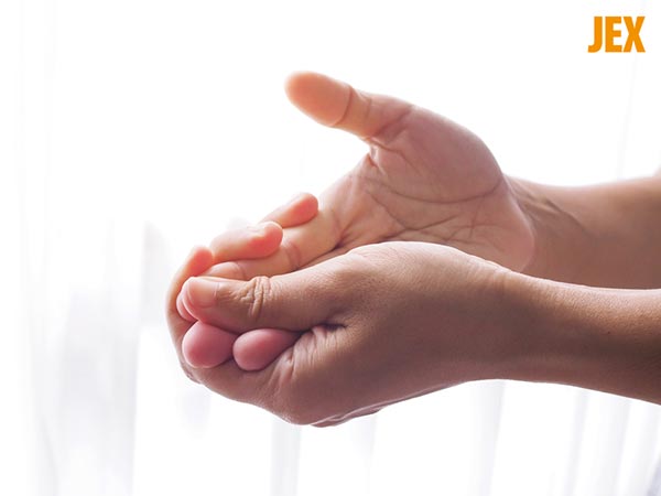 Tê đầu ngón tay là gì? Top 15 nguyên nhân gây tê đầu ngón tay