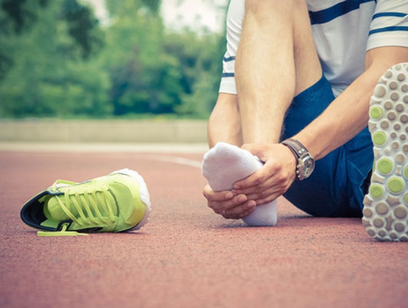 Triệu chứng đau nhức mu bàn chân