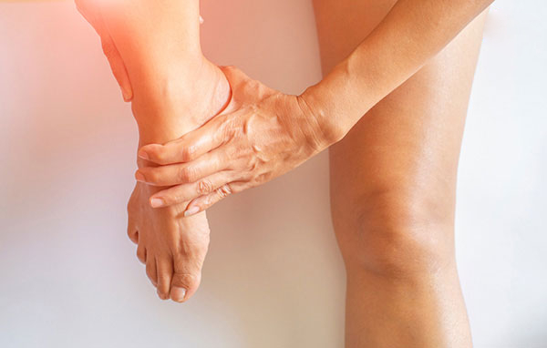 Thoái hóa khớp cổ chân: Nguyên nhân, dấu hiệu và cách điều trị