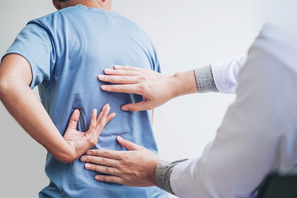 Cách điều trị viêm cột sống dính khớp