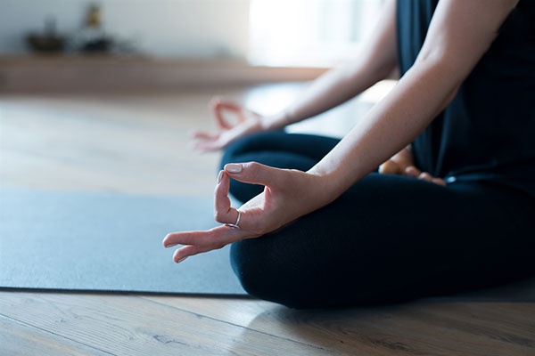 Cách loại bỏ thỏi quen bẻ khớp