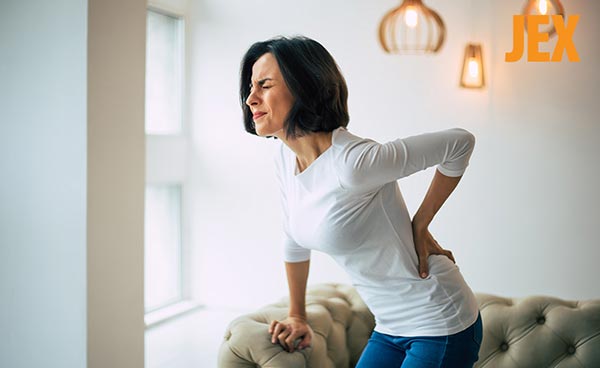 Đau lưng không đứng thẳng được: Nguyên nhân và cách điều trị