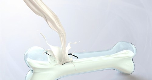 Người bệnh loãng xương nên uống sữa gì?