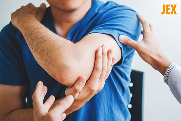 Đau nhức xương khớp ở người trẻ tuổi cần điều trị như thế nào?