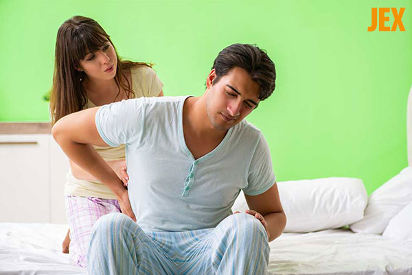 Bị thoát vị đĩa đệm có quan hệ được không?