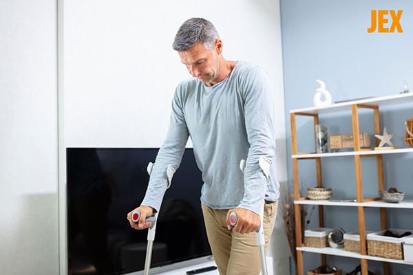 Đau khớp mùa mưa lạnh: Chủ quan dễ gây tàn phế!