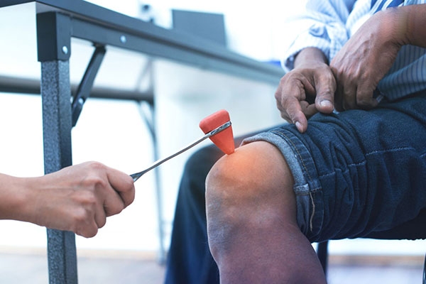 Kiểm tra khớp phòng ngừa đau nhức xương khớp