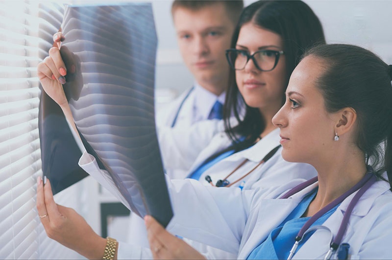 Chẩn đoán còng lưng bằng Xquang