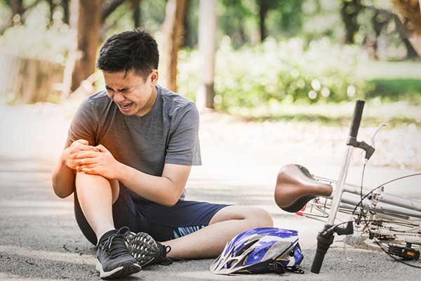 Đau khớp gối trời lạnh do chấn thương