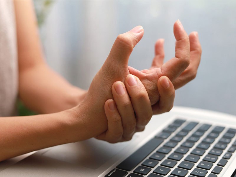 Yếu tố làm tăng nguy cơ đau khớp ngón tay