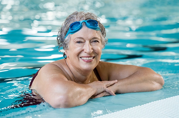 Bơi lội tốt cho người thoát vị đĩa đệm