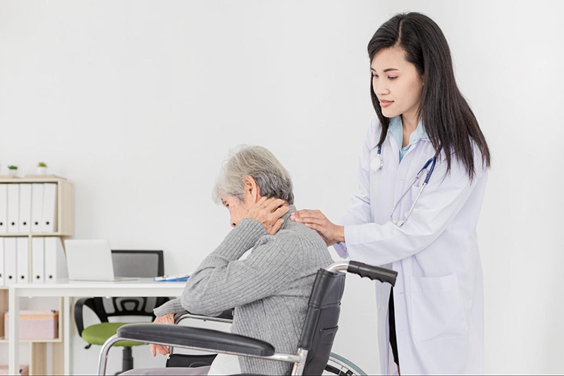 Khám điều trị gai đốt sống cổ