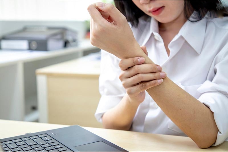 Nghỉ ngơi thư giãn cổ tay