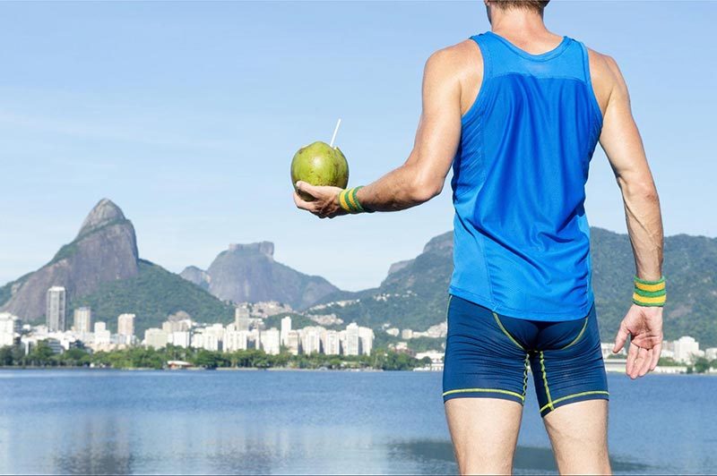 Nước dừa có nhiều dưỡng chất cho xương khớp