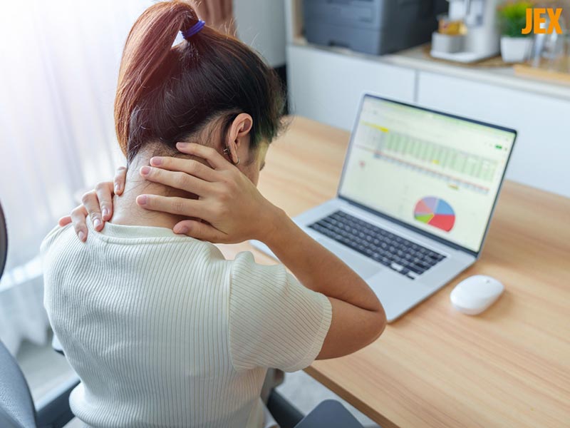 Tư thế sai tăng nguy cơ thoái hóa đốt sống cổ