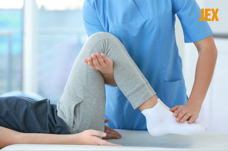 Phục hồi khớp gối sau bó bột