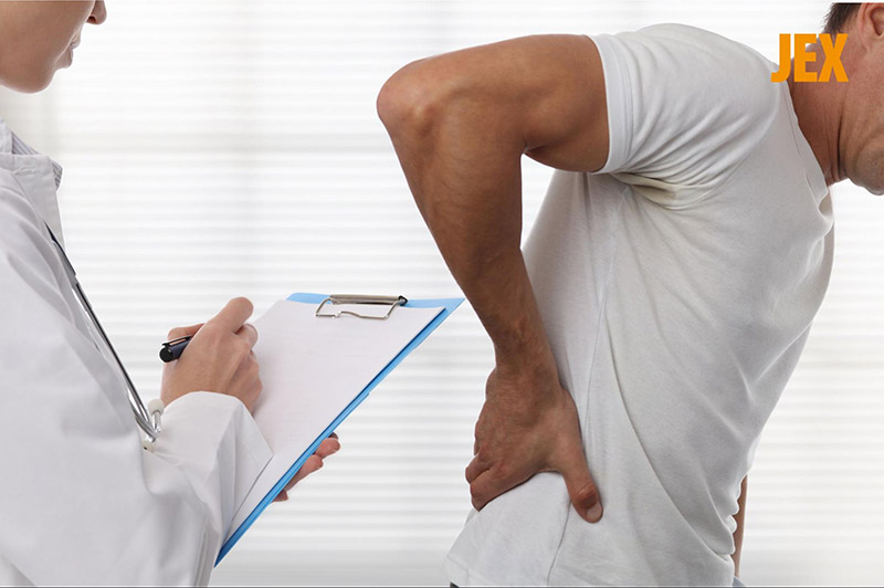 Thăm khám chẩn đoán đau lưng cột sống