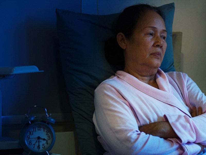 Đau nhức khớp gối ảnh hưởng giấc ngủ