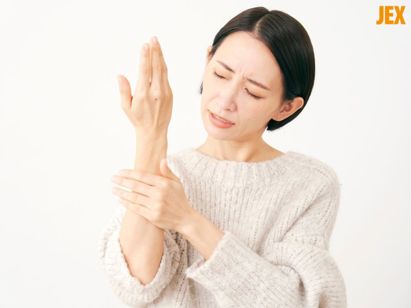 Suy giảm Estrogen gây viêm khớp tuổi mãn kinh