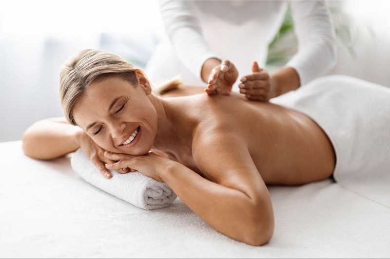 Massage xoa bóp giúp giảm đau