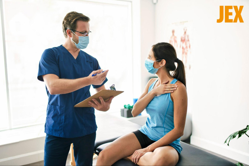 Thăm khám điều trị khi gặp đau cổ vai gáy