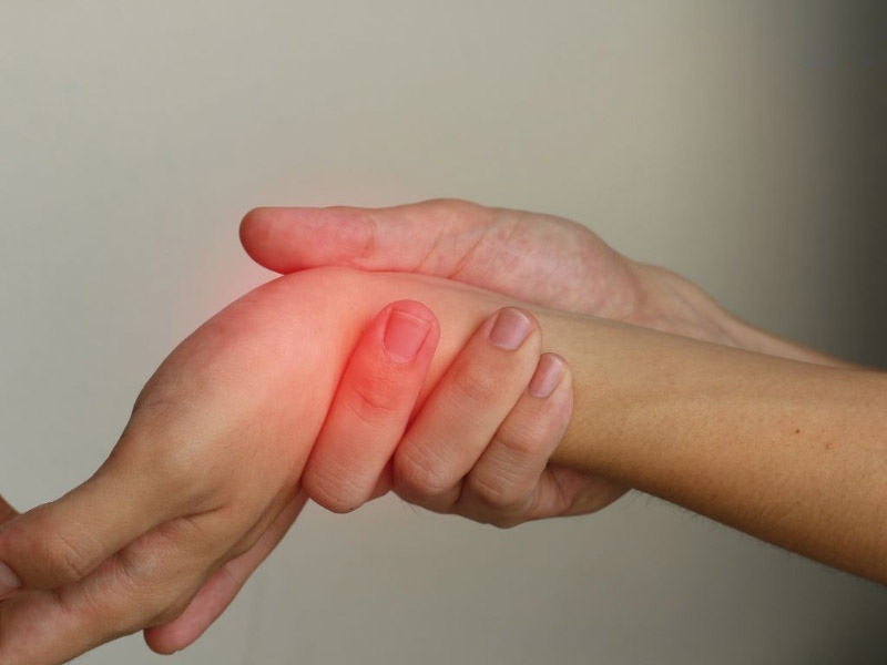 Tràn dịch khớp xuất hiện ở nhiều vị trí