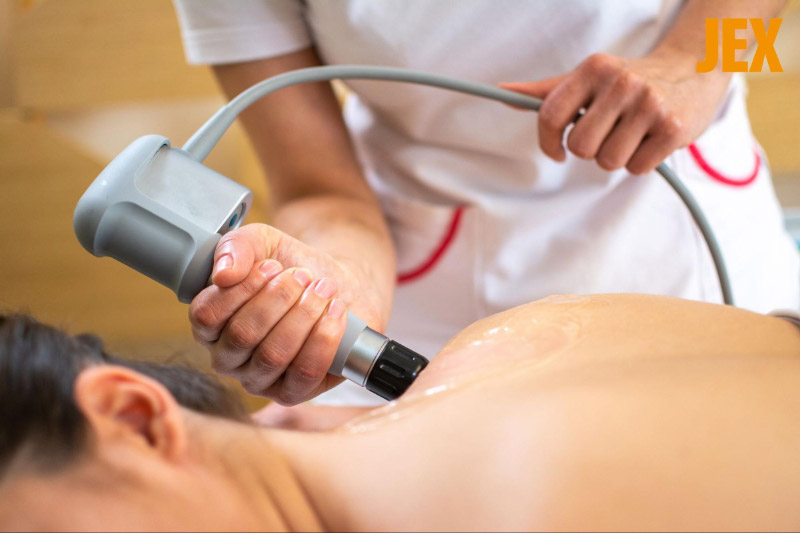 Trị liệu đau cổ vai gáy bằng sóng xung kích