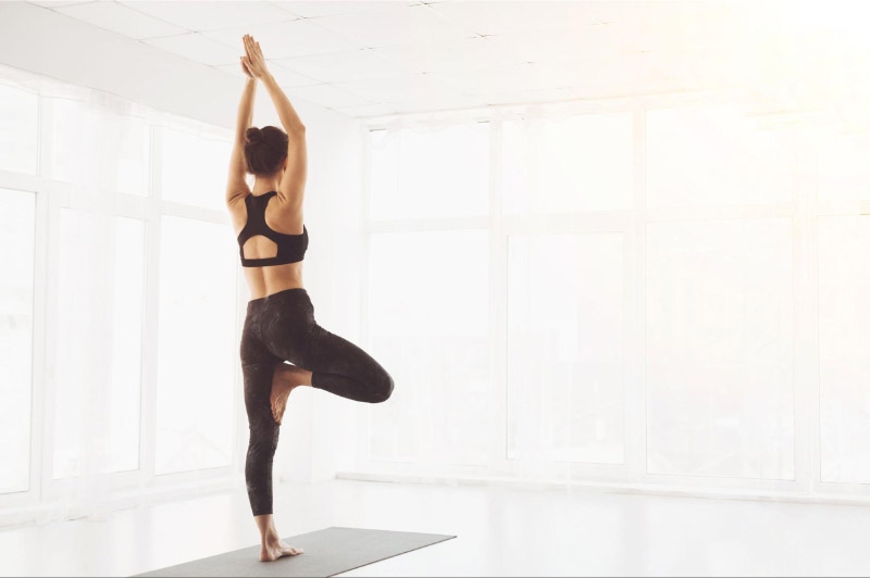 Bài tập tư thế cái cây cải thiện sức khỏe xương khớp