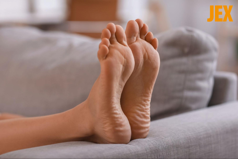 Nghỉ ngơi giúp giảm đau cứng khớp cổ chân