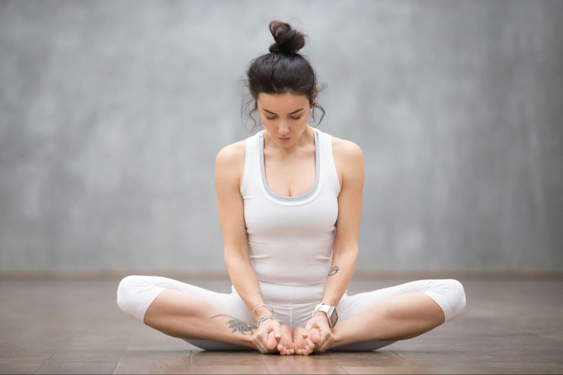 Tư thế con bướm cho người đau khớp cùng chậu