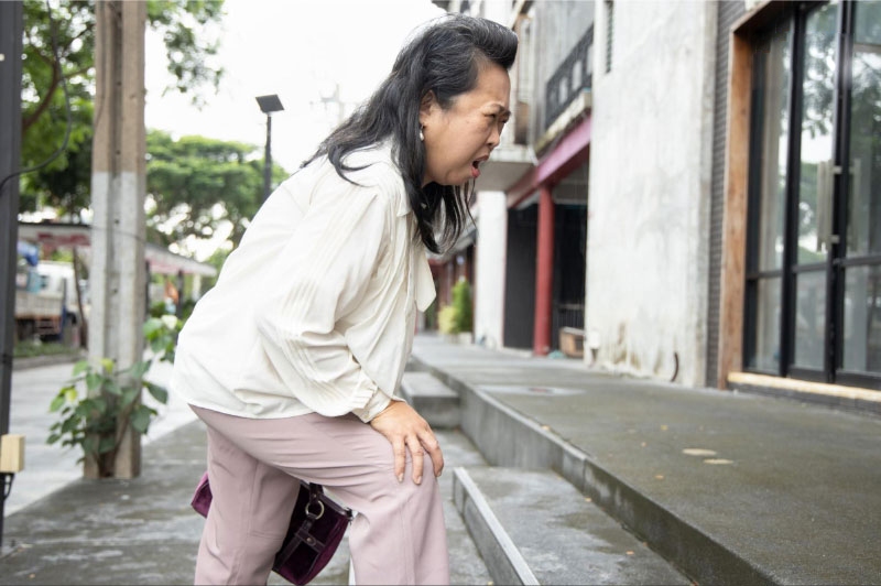 Đau khớp háng bên phải ảnh hưởng tới vận động