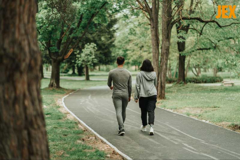 Đi bộ giúp giảm đau khớp háng