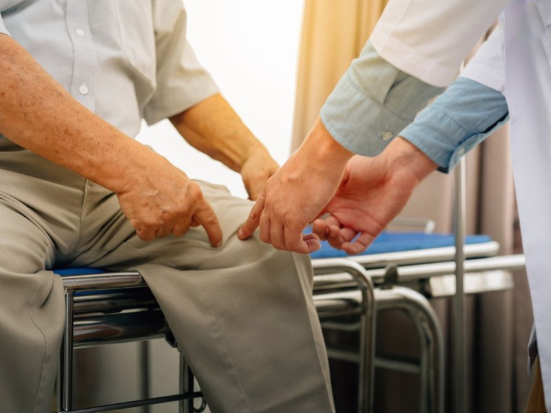 Chẩn đoán bệnh xương khớp ở người lớn tuổi
