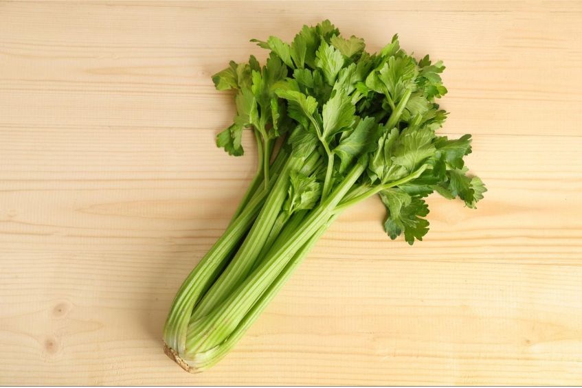 Cần tây tốt cho người bệnh xương khớp