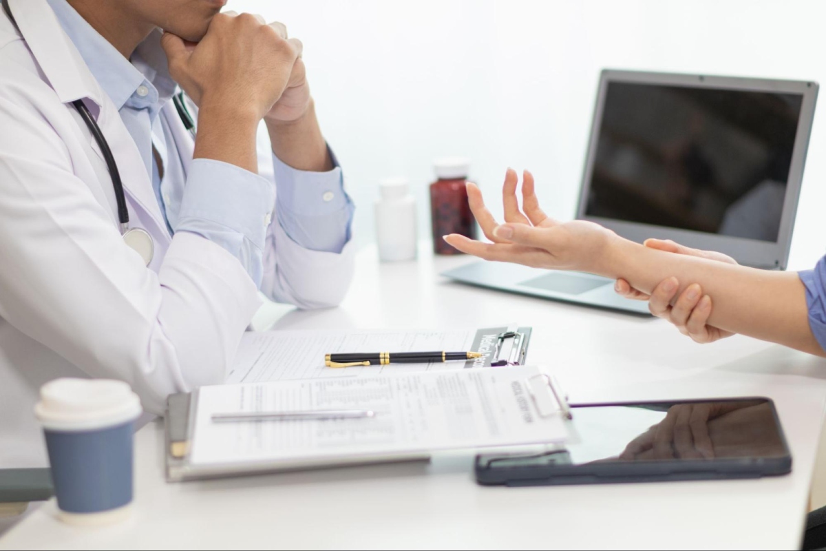 Bác sĩ tư vấn cho bệnh nhân