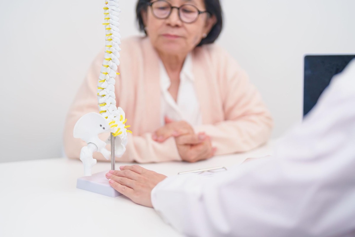 Chẩn đoán thoái hóa cột sống ở người cao tuổi