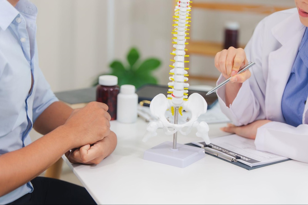 Thoái hóa cột sống tiến triển nhẹ nặng