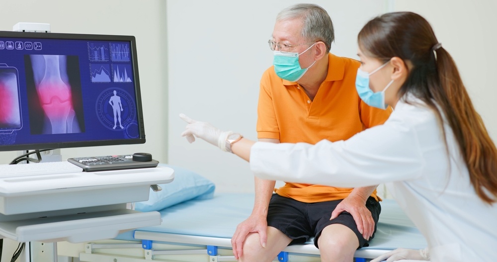 Người cao tuổi nên khám sức khỏe xương khớp định kỳ