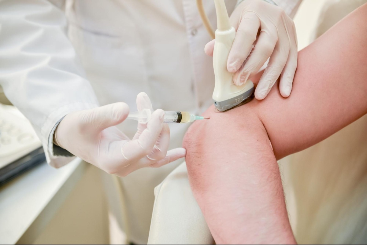 Rủi ro và biến chứng hút dịch khớp khuỷu tay
