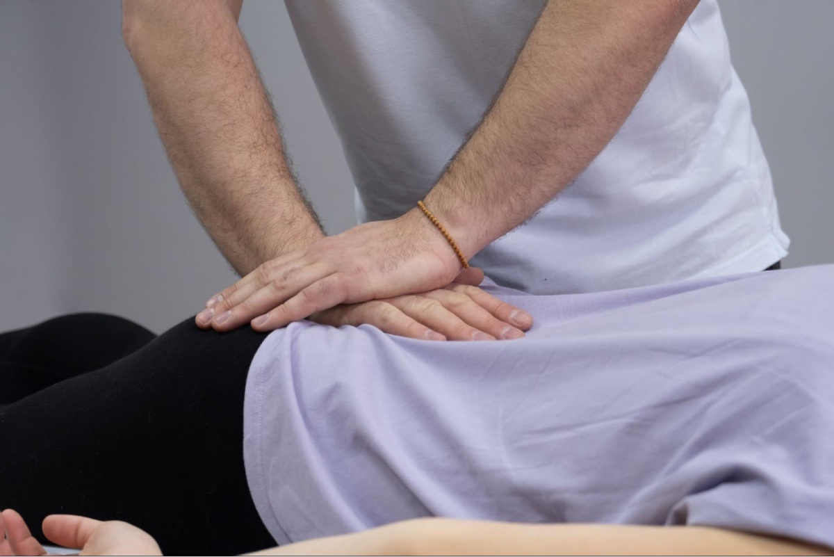 Vật lý trị liệu hỗ trợ điều trị viêm bao hoạt dịch ngồi