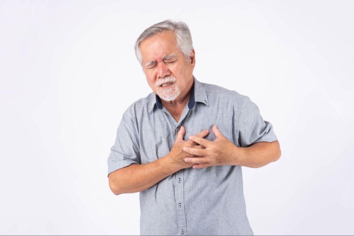 Viêm đa khớp cũng gây ra biến chứng ở tim, phổi, mắt