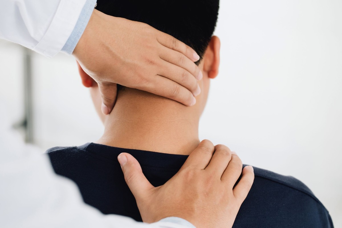 đau cổ vai gáy bị chóng mặt nên thăm khám ngay