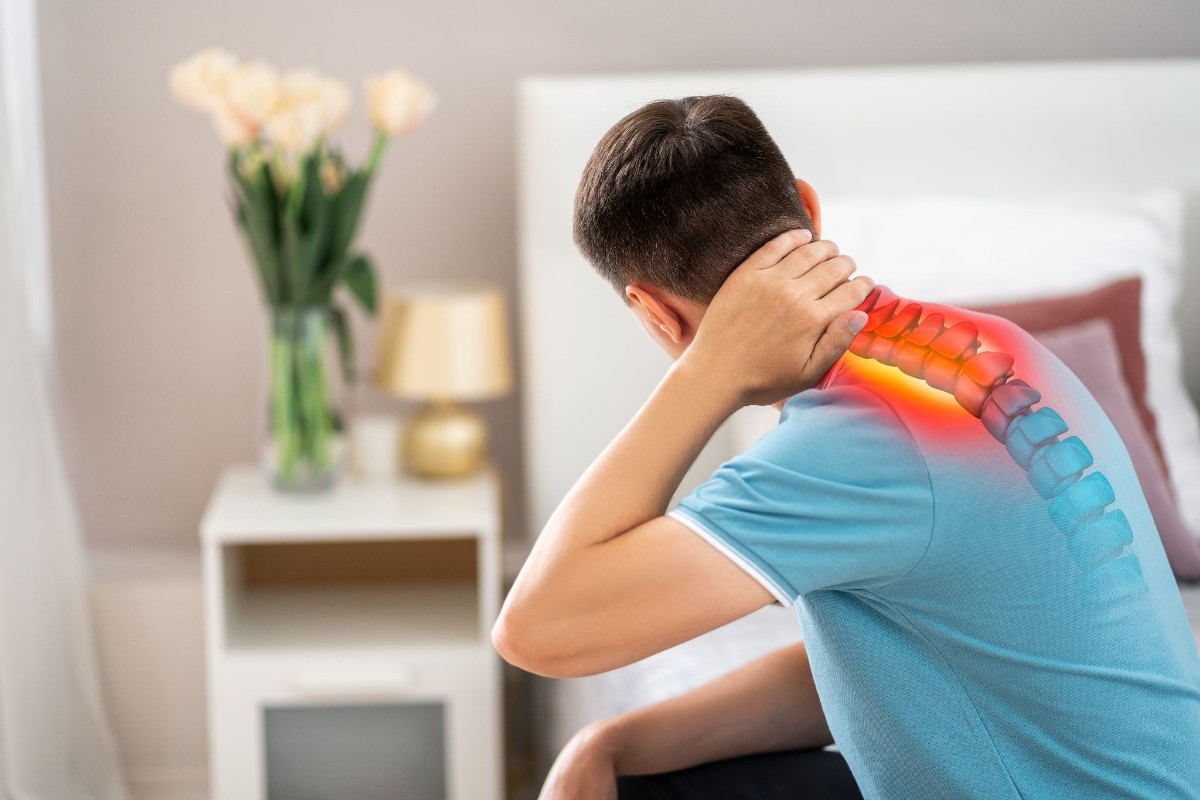 thoái hóa cột sống cổ gây đau cổ vai gáy chóng mặt