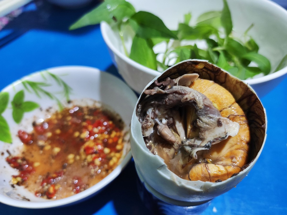 trứng vịt lộn