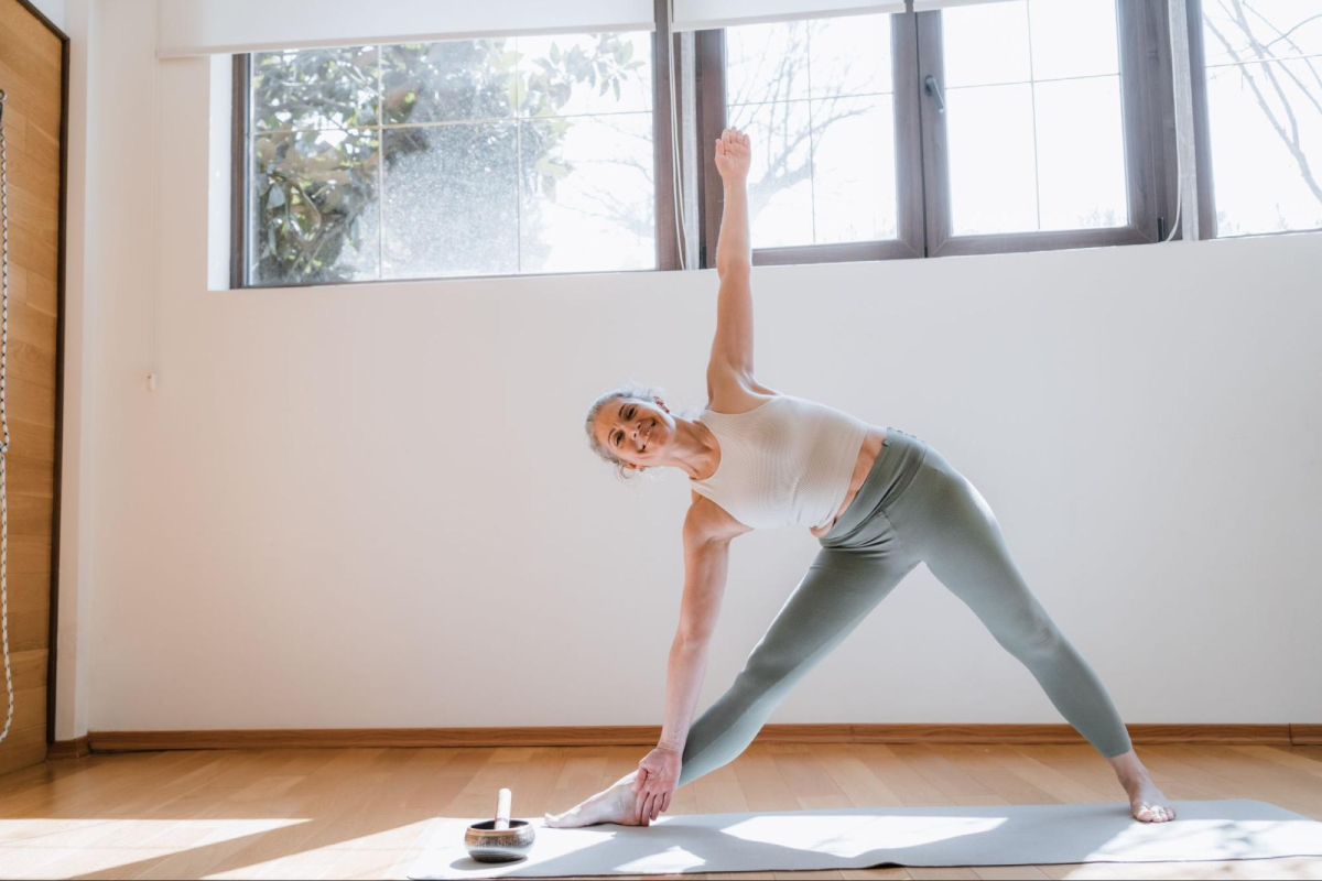 tư thế yoga hình tam giác