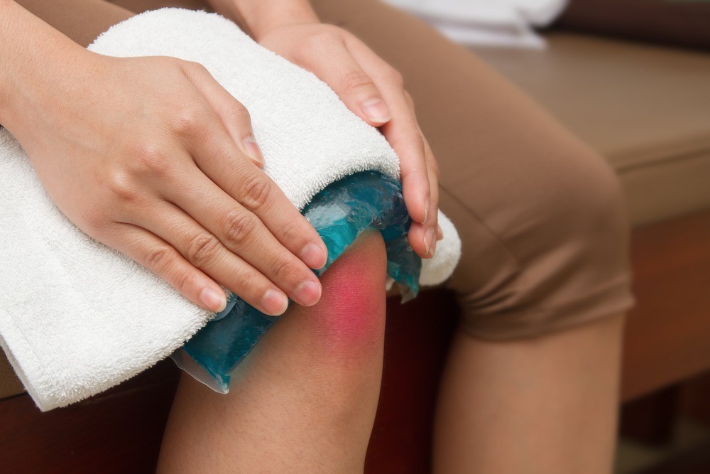 cơn đau cứng khớp gối